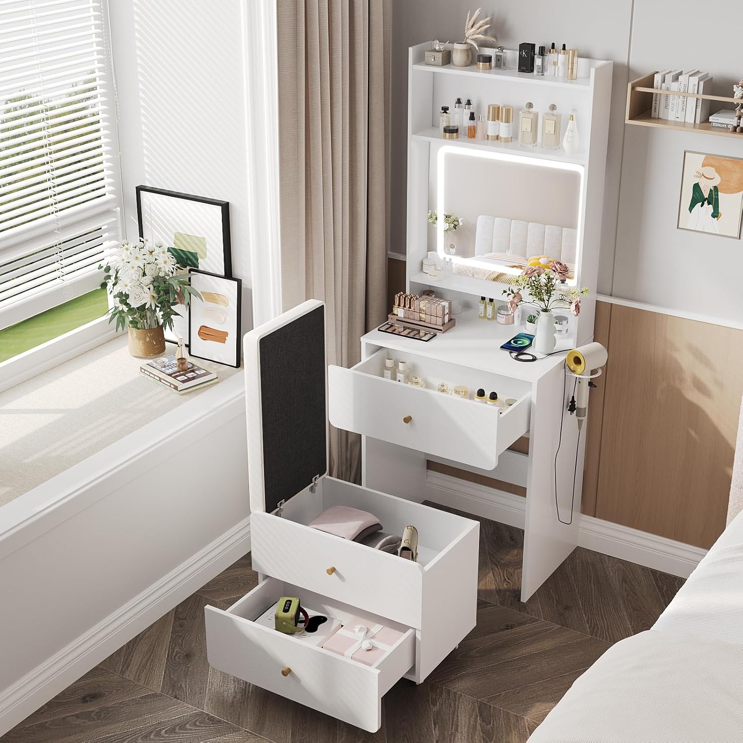 Desk Setup In Small Bedroom - Mesa de Maquiagem com Espelho e